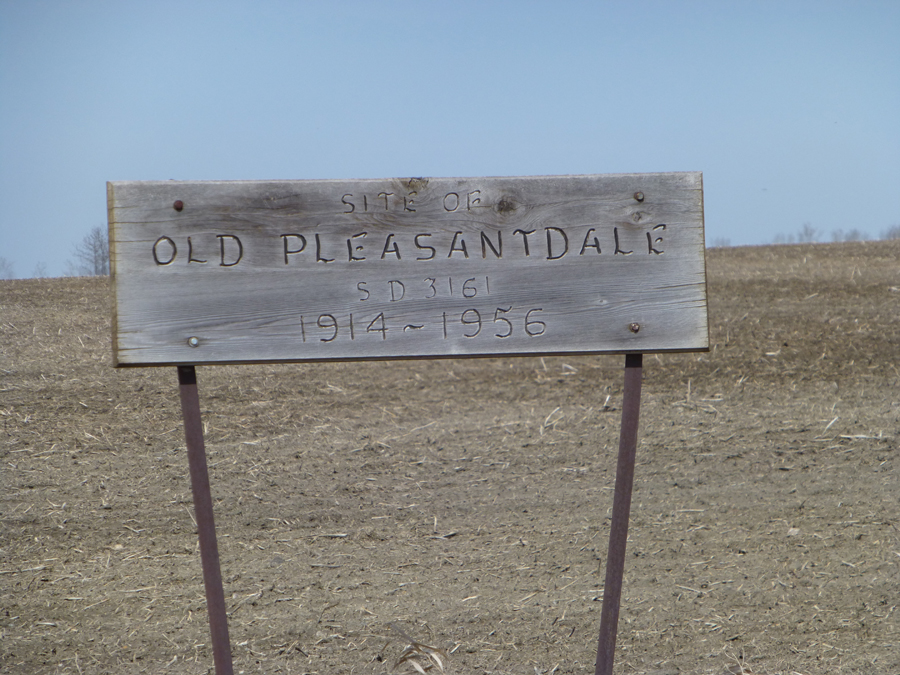 Pleasantdale School District 3161, 1914-1957, South East quarter of section 26 Township 41 range 18 west of the second meridian, near the village of Pleasantdale, ne 34 41 18 w2, north of Naicam, first P.O.name Windgap SW 36 41 18 W2,  Pleasantdale RM 398 Saskatchewan, Sask, Sk, Canada, township, range, meridian, vintage, antique, school, school house, one room school house, one room school, school-house, one-room school-house, one room school house project, One Room School Project,  , 